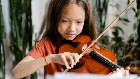 10 curiosidades y beneficios del violin para niños